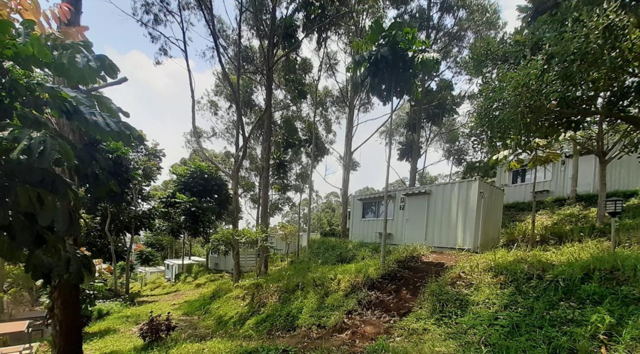 Hotel Bukit Pinus Tegalharendong Экстерьер фото