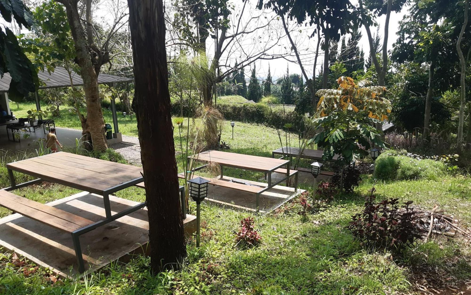 Hotel Bukit Pinus Tegalharendong Экстерьер фото